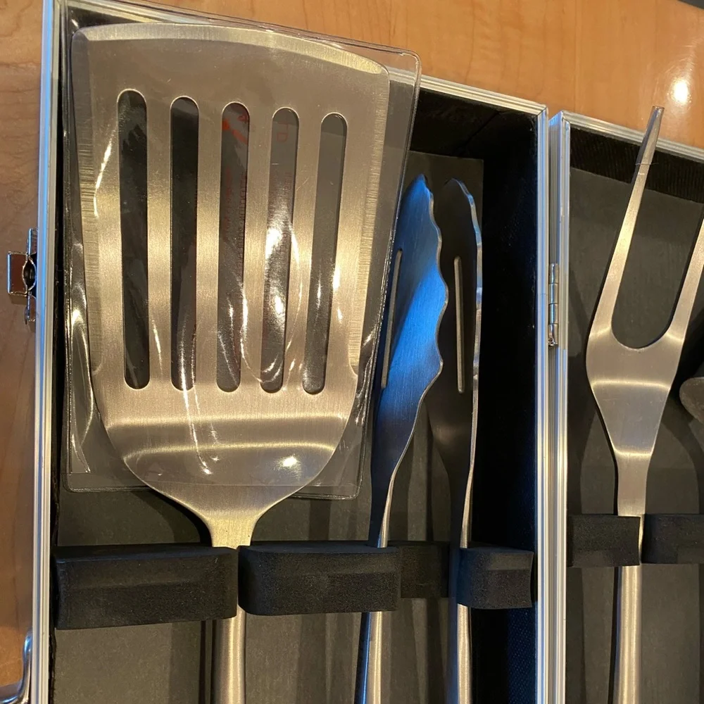 Barbecue tool set